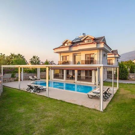 Villa Prestij Garden 4+1 , Oezel Havuzlu,